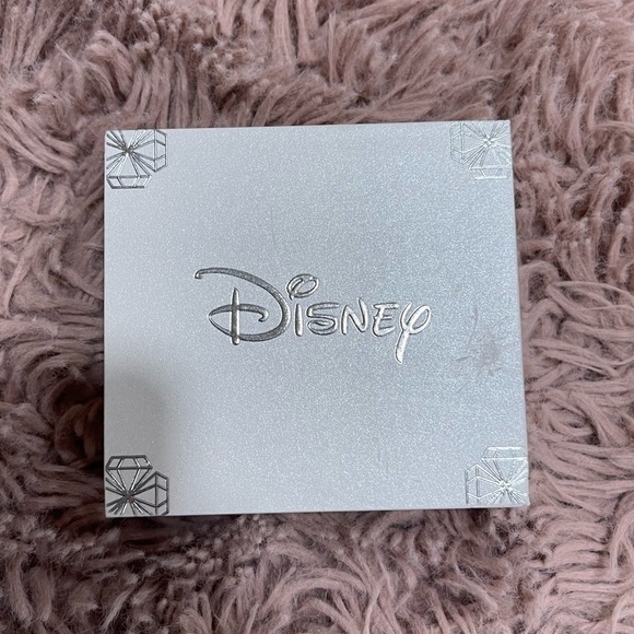 DISNEY Tri-Tone Crystal Minnie Mouse Charm Stretch Bracelet - Picture 4 of 5